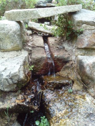 Santuario nuragico di Gremanu (particolare della canaletta) - Fonni