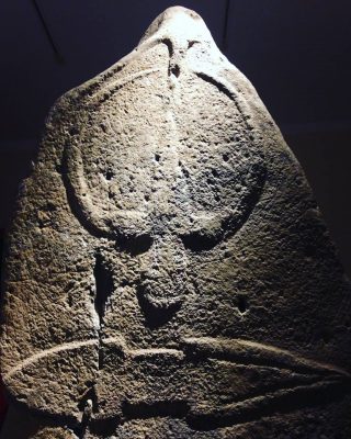 Statua menhir con capovolto, Museo di Laconi